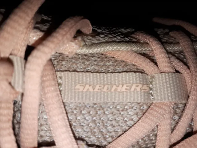 Tênis Skecher Graceful Twisted T - 40,5