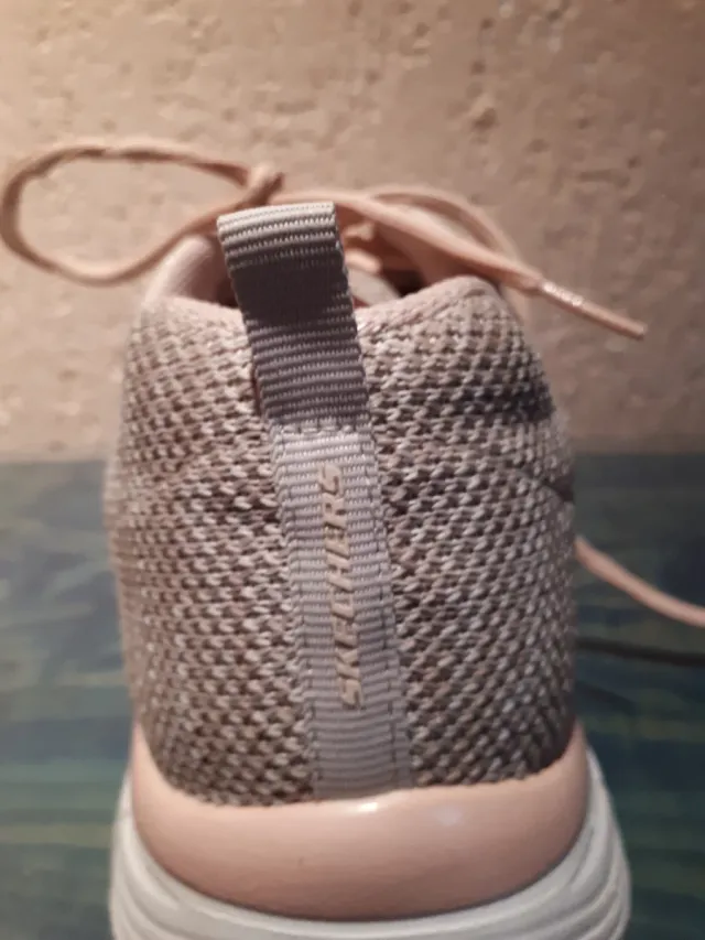 Tênis Skecher Graceful Twisted T - 40,5