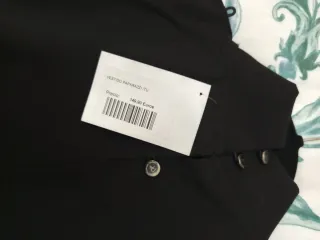 Vestido negro fiesta con plumas,se quita el collar