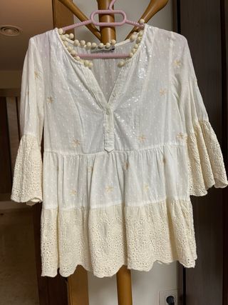 Blusa boho beige con abalorios