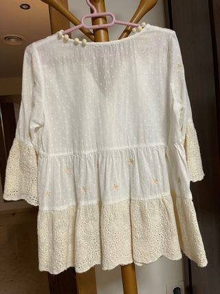 Blusa boho beige con abalorios