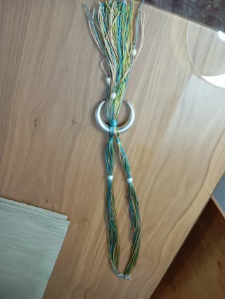 Collar artesanal con cuentas y media luna