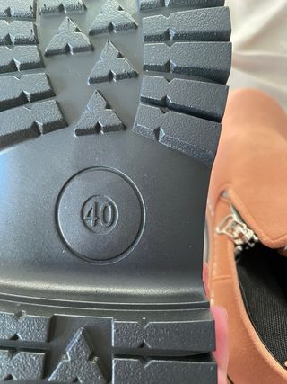 Botines marron con cremallera talla 40