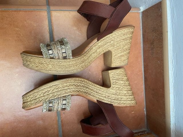 Sandalias Plataforma Marrón y Dorado