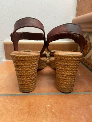 Sandalias Plataforma Marrón y Dorado