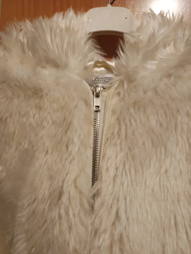 Chaqueta pelo sintético corta beige