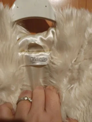 Chaqueta pelo sintético corta beige