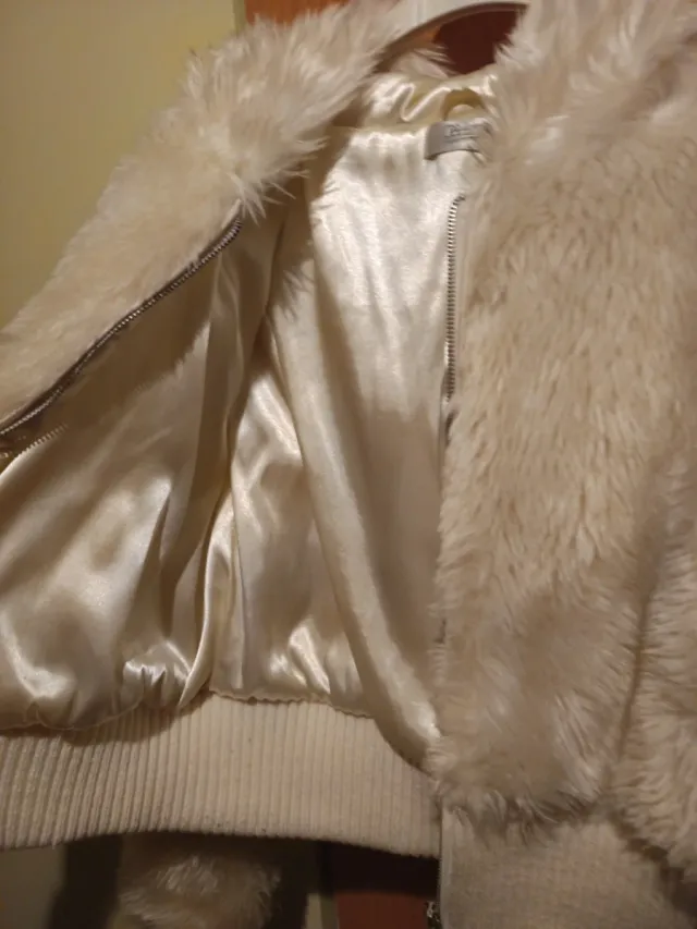 Chaqueta pelo sintético corta beige