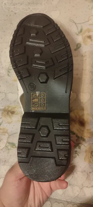 Mocassini uomo bianchi borchie argento n.39 renda