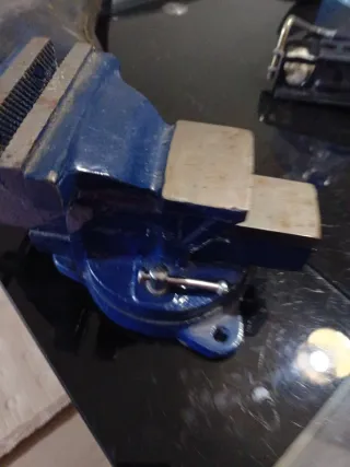 Tornillo de banco azul