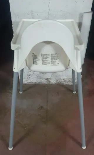 Trona de bebé blanca