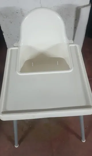 Trona de bebé blanca