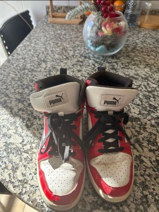 Zapatillas Puma Rojas y Blancas