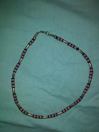 Collar de bisutería para mujer.