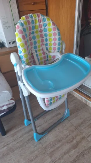 Trona de bebé con funda de lunares