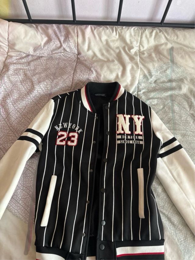 Chaqueta estilo universitario NY
