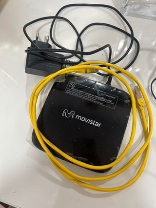 Descodificador Movistar UHD + Cables