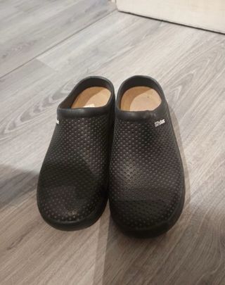 Zapato laboral zuecos para el trabajo