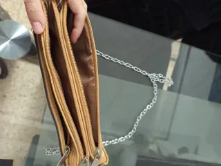 Bolso de mano con 3 cremalleras