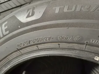 Bridgestone 205/65R17 100Y Neumático