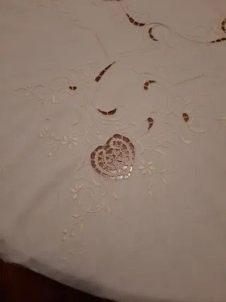 Tovaglia rotonda ricamata con 8 tovaglioli