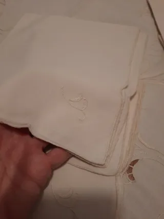 Tovaglia rotonda ricamata con 8 tovaglioli