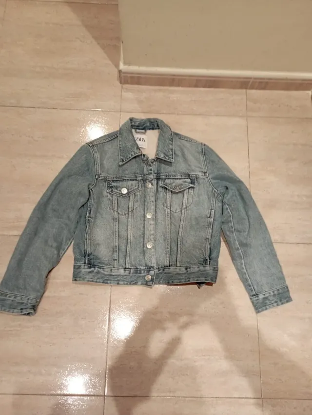 Cazadora Vaquera Zara Azul con borreguillo.