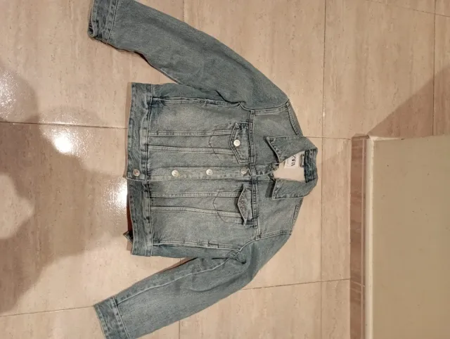 Cazadora Vaquera Zara Azul con borreguillo.