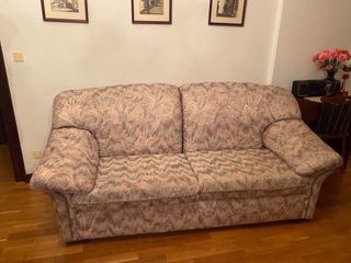 Conjunto de sofás y mesa de centro