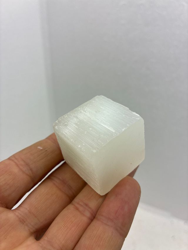 Selenita natural en bruto