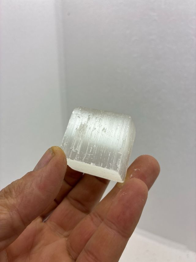 Selenita natural en bruto