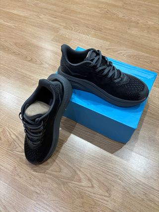 Hoka negras talla 43