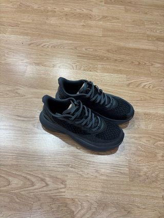 Hoka negras talla 43