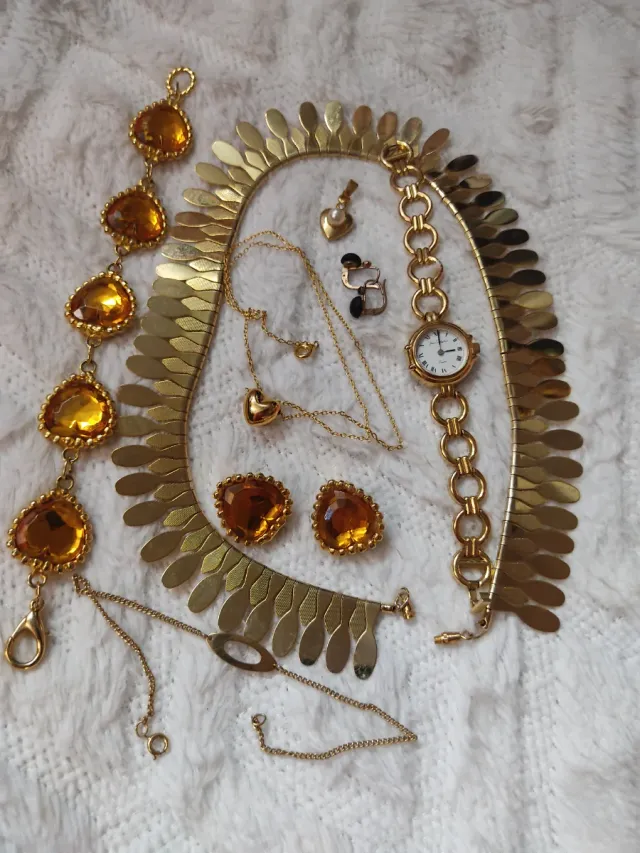 Lote de bijuterias antigas douradas com pedras âmbar