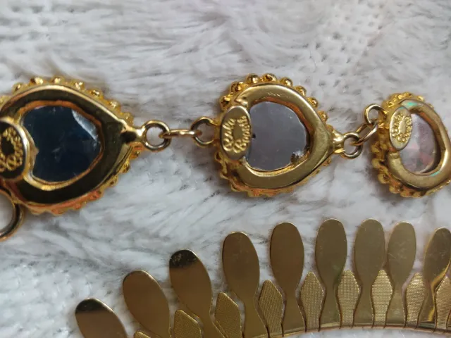 Lote de bijuterias antigas douradas com pedras âmbar