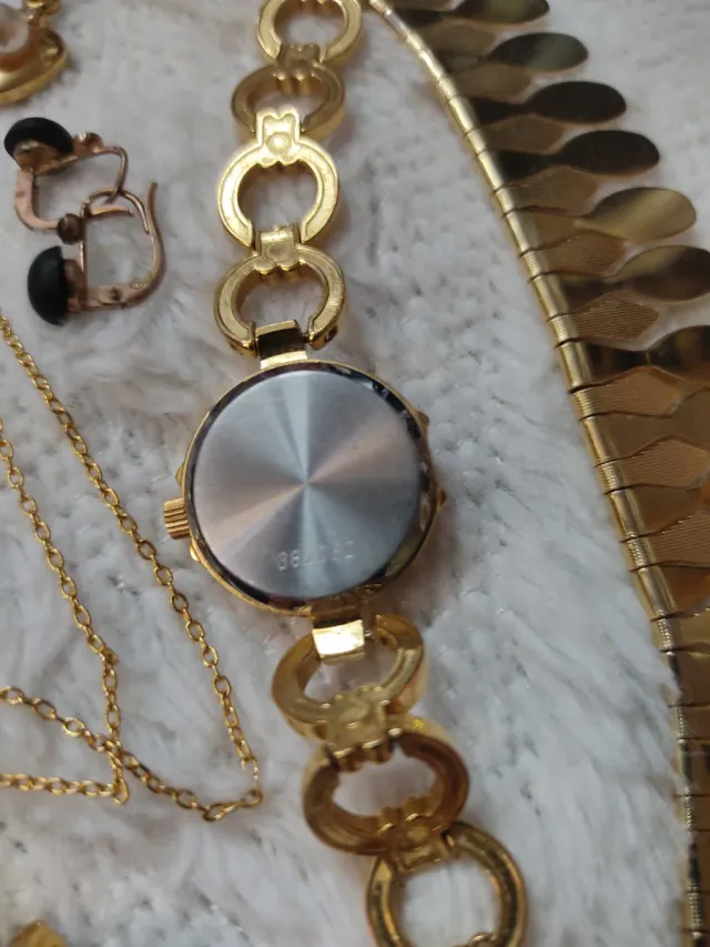 Lote de bijuterias antigas douradas com pedras âmbar