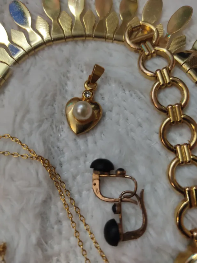 Lote de bijuterias antigas douradas com pedras âmbar