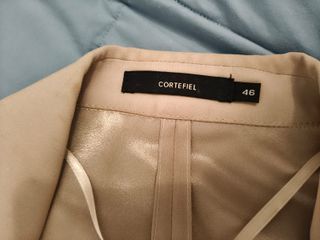 Traje chaqueta y pantalón beige