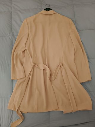Traje chaqueta y pantalón beige