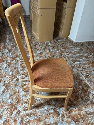 Sedie in legno con sedile in tessuto