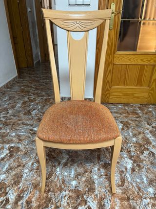 Sedie in legno con sedile in tessuto