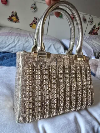 Bolso y cartera brillante de lujo con pedrería