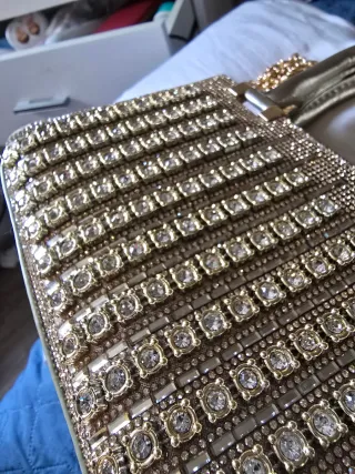 Bolso y cartera brillante de lujo con pedrería