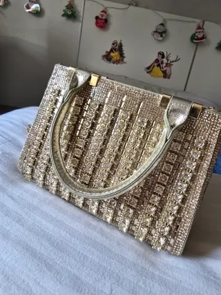 Bolso y cartera brillante de lujo con pedrería