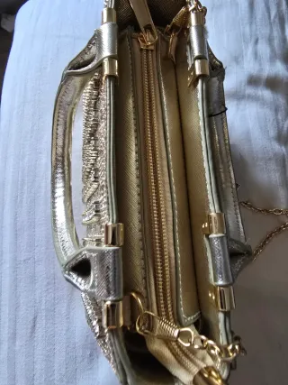 Bolso y cartera brillante de lujo con pedrería