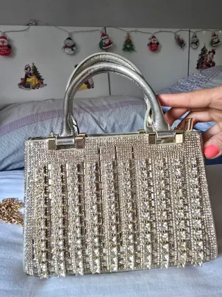 Bolso y cartera brillante de lujo con pedrería