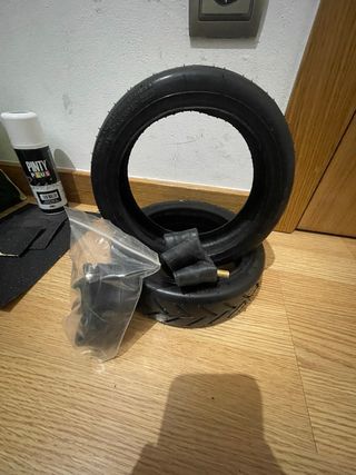 Rueda y válvula para patinete