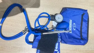 Estetoscopio y tensiómetro