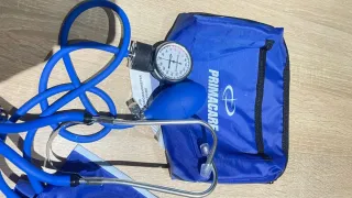 Estetoscopio y tensiómetro