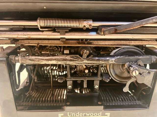 Vecchia macchina da scrivere Underwood